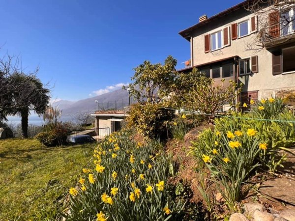 appartamento in vendita a Colico in zona Olgiasca