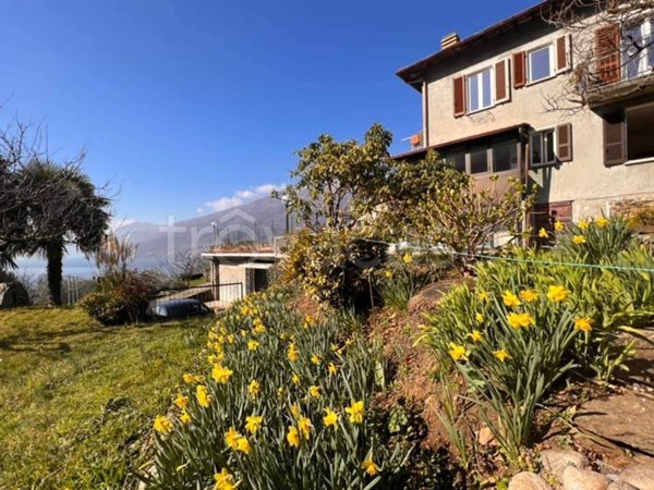 appartamento in vendita a Colico in zona Olgiasca