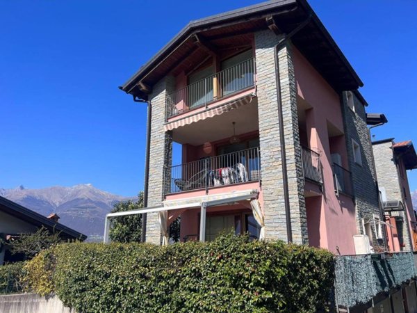 appartamento in vendita a Colico in zona Villatico