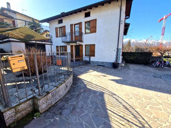 casa indipendente in vendita a Colico