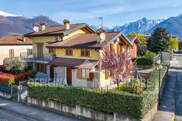 villa in vendita a Colico