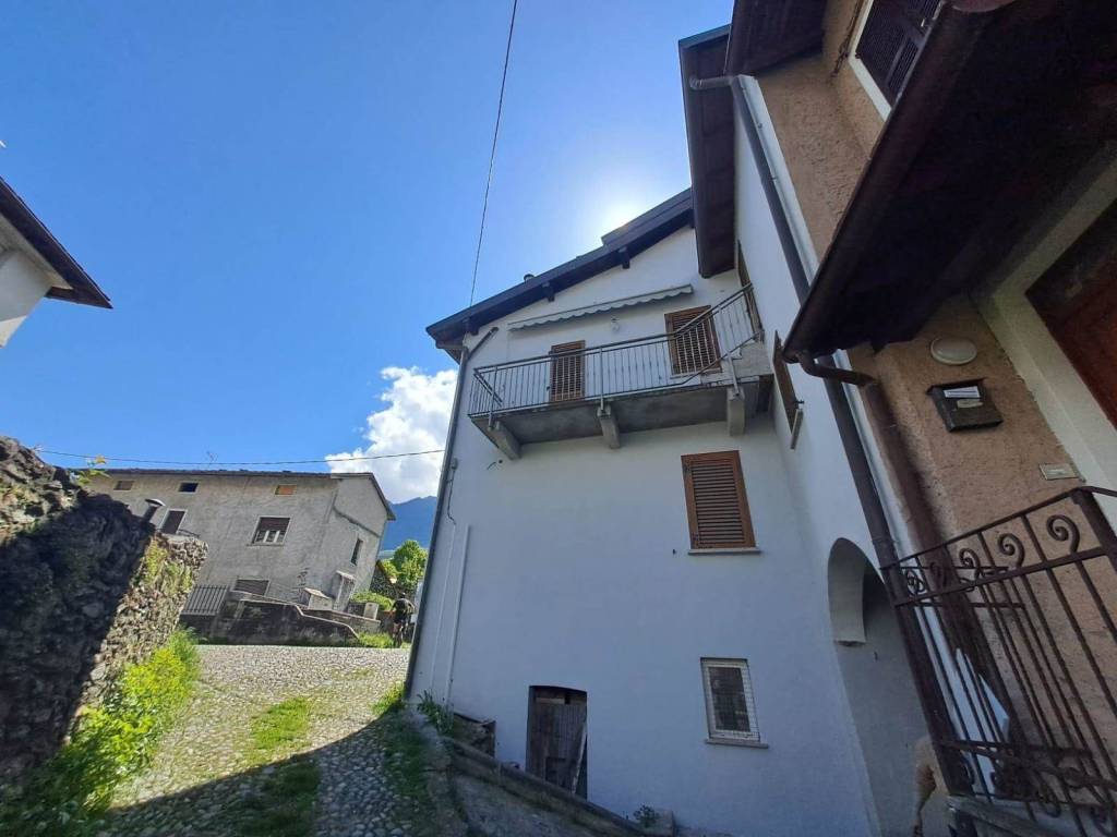 appartamento in vendita a Colico
