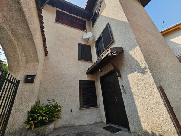 appartamento in vendita a Colico in zona Curcio