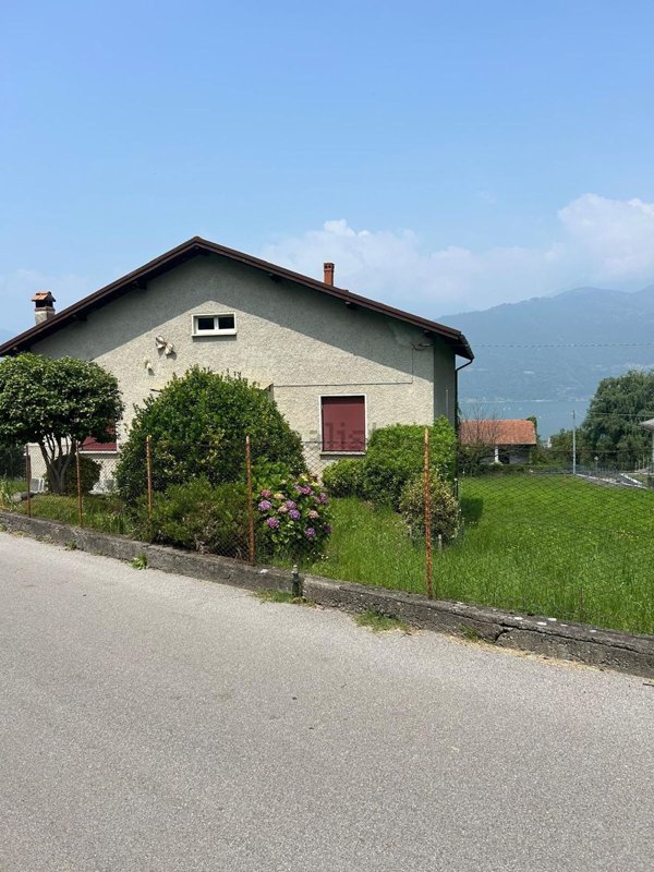 casa indipendente in vendita a Colico