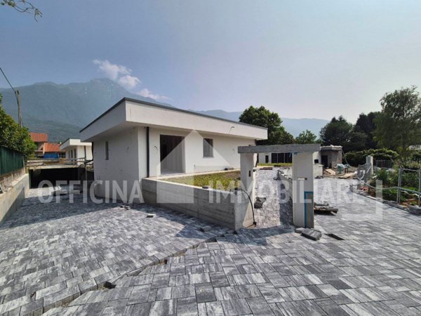 casa indipendente in vendita a Colico