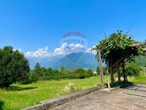 terreno edificabile in vendita a Colico