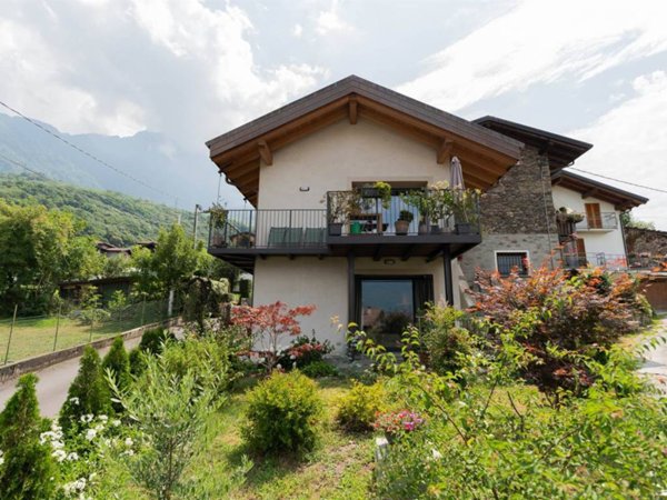 casa indipendente in vendita a Colico