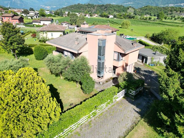 casa indipendente in vendita a Colico