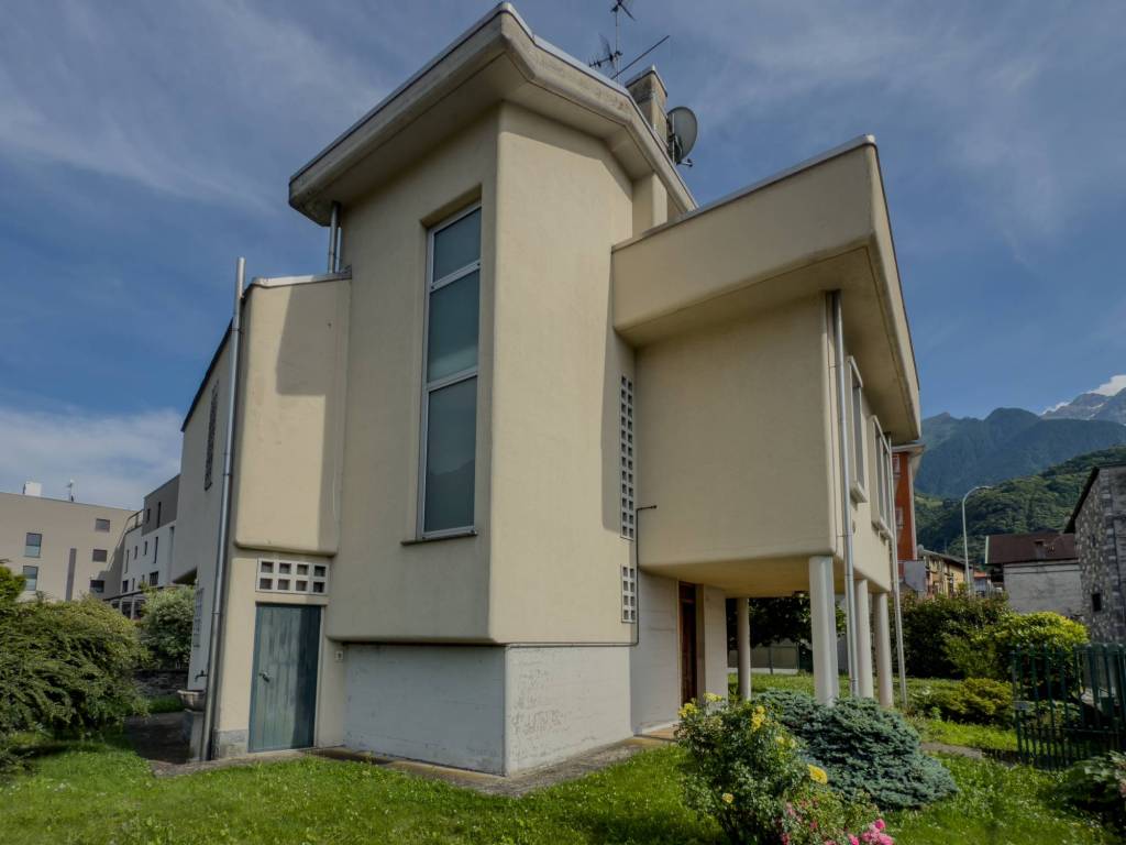 casa indipendente in vendita a Colico