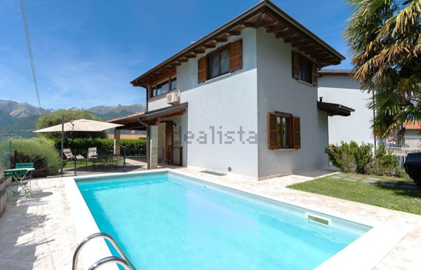 casa indipendente in vendita a Colico in zona Villatico