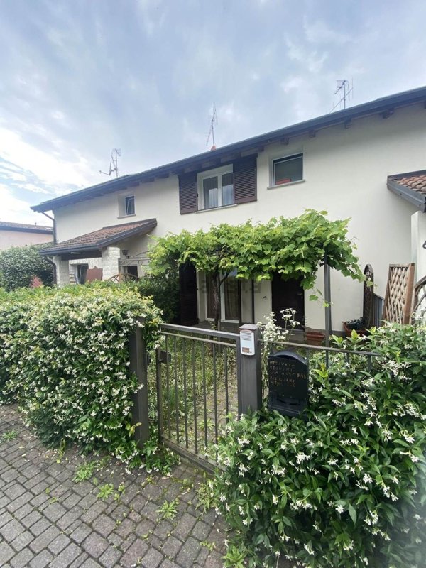 casa indipendente in vendita a Colico