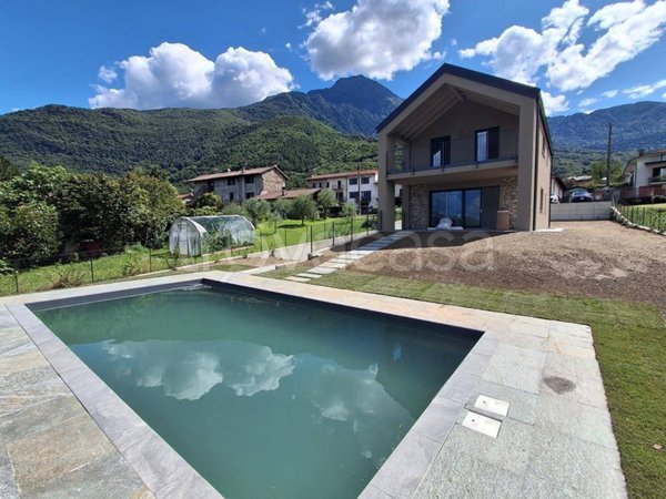 casa indipendente in vendita a Colico