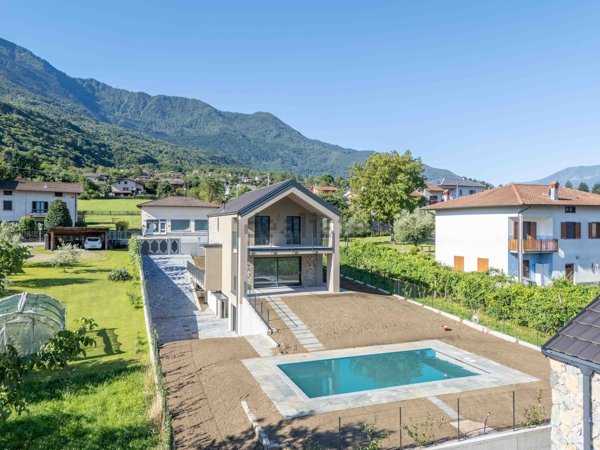 casa indipendente in vendita a Colico