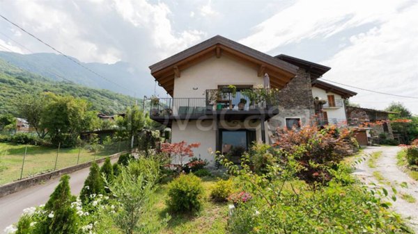casa indipendente in vendita a Colico in zona Curcio