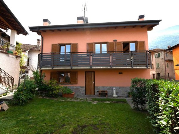 casa indipendente in vendita a Colico