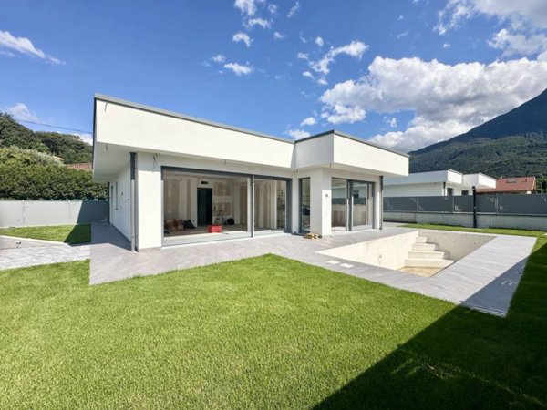 casa indipendente in vendita a Colico