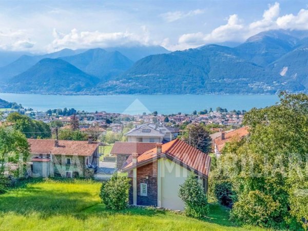 casa indipendente in vendita a Colico in zona Olgiasca