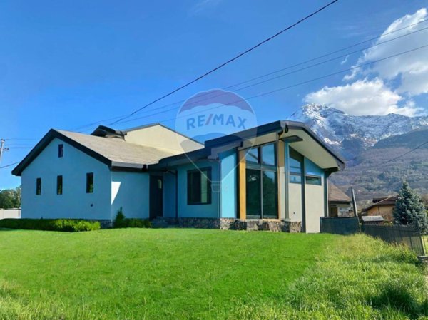 terreno edificabile in vendita a Colico