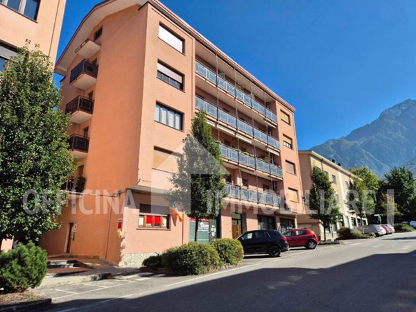 appartamento in vendita a Colico in zona Villatico