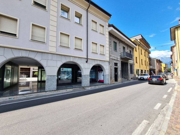 negozio in vendita a Colico