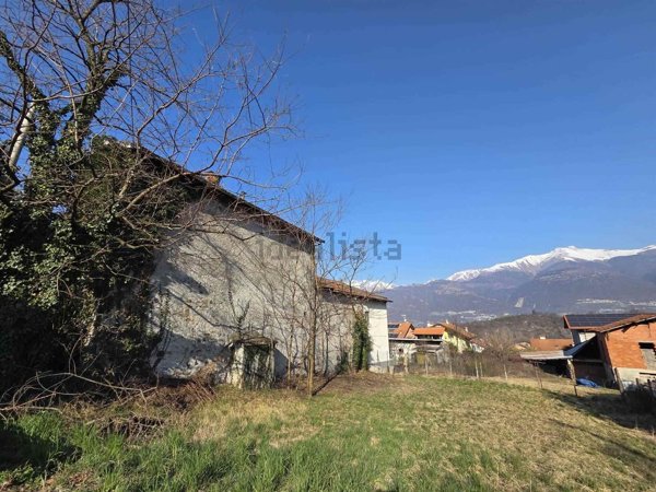 casa indipendente in vendita a Colico in zona Curcio