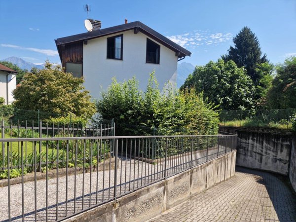 appartamento in vendita a Colico in zona Curcio