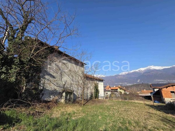casa indipendente in vendita a Colico in zona Curcio