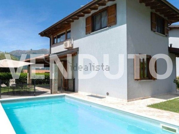 casa indipendente in vendita a Colico in zona Villatico