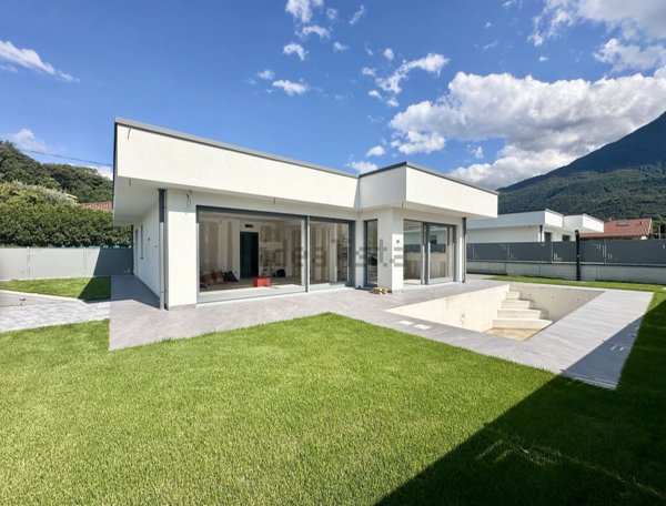 casa indipendente in vendita a Colico
