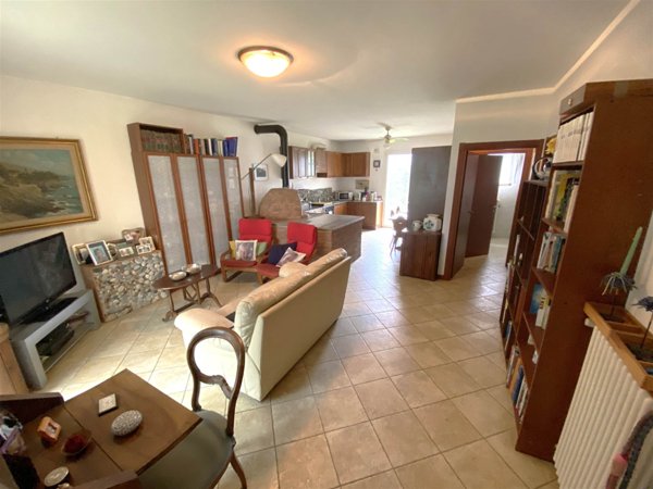 casa indipendente in vendita a Colico in zona Villatico