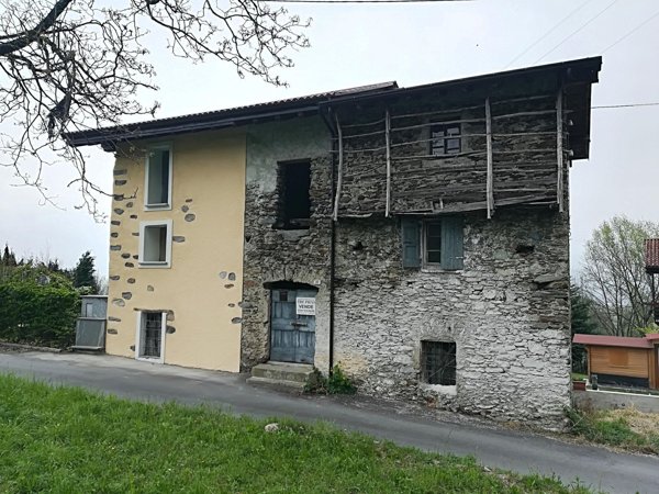casale in vendita a Colico in zona Curcio