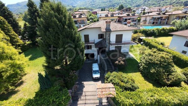 casa indipendente in vendita a Colico in zona Villatico