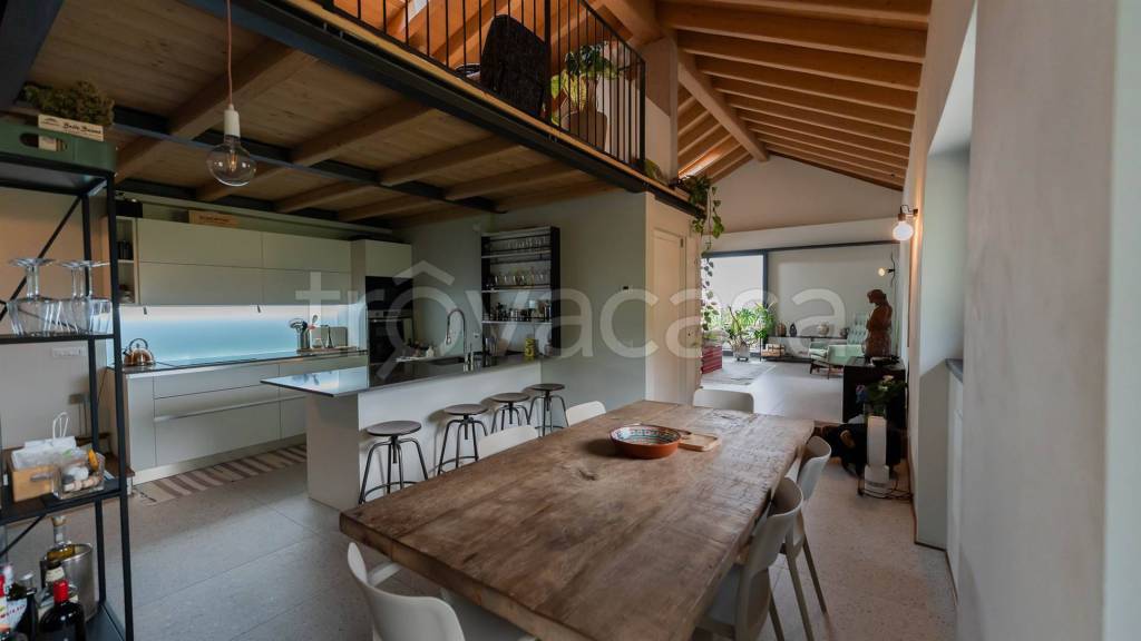 casa indipendente in vendita a Colico in zona Curcio