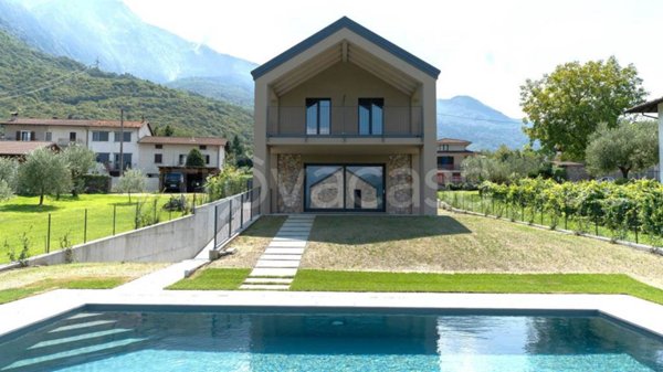 casa indipendente in vendita a Colico in zona Curcio