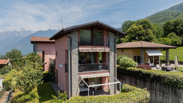 appartamento in vendita a Colico in zona Villatico