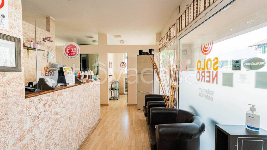 negozio in vendita a Colico in zona Curcio