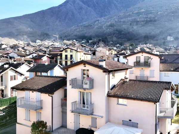 appartamento in vendita a Colico in zona Villatico