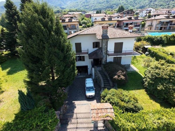 casa indipendente in vendita a Colico in zona Villatico