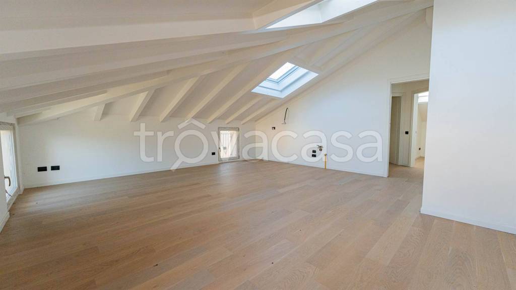 appartamento in vendita a Colico