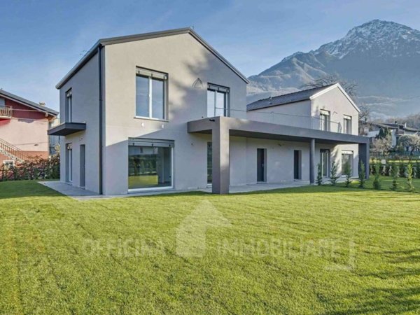 casa indipendente in vendita a Colico
