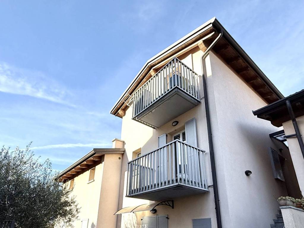 appartamento in vendita a Colico in zona Villatico