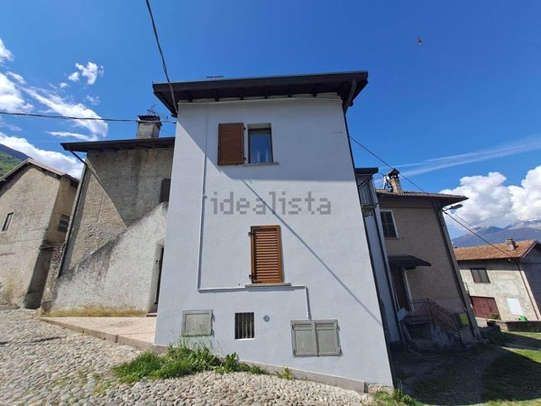 appartamento in vendita a Colico