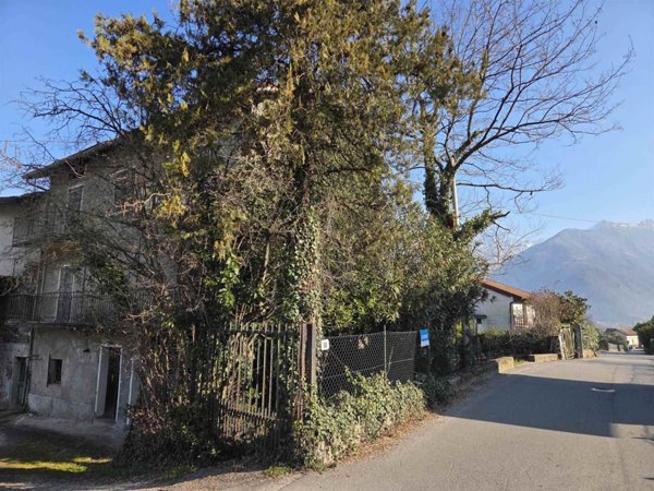 casa indipendente in vendita a Colico in zona Curcio