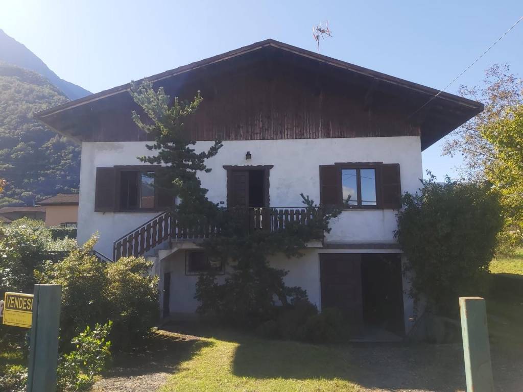 casa indipendente in vendita a Colico