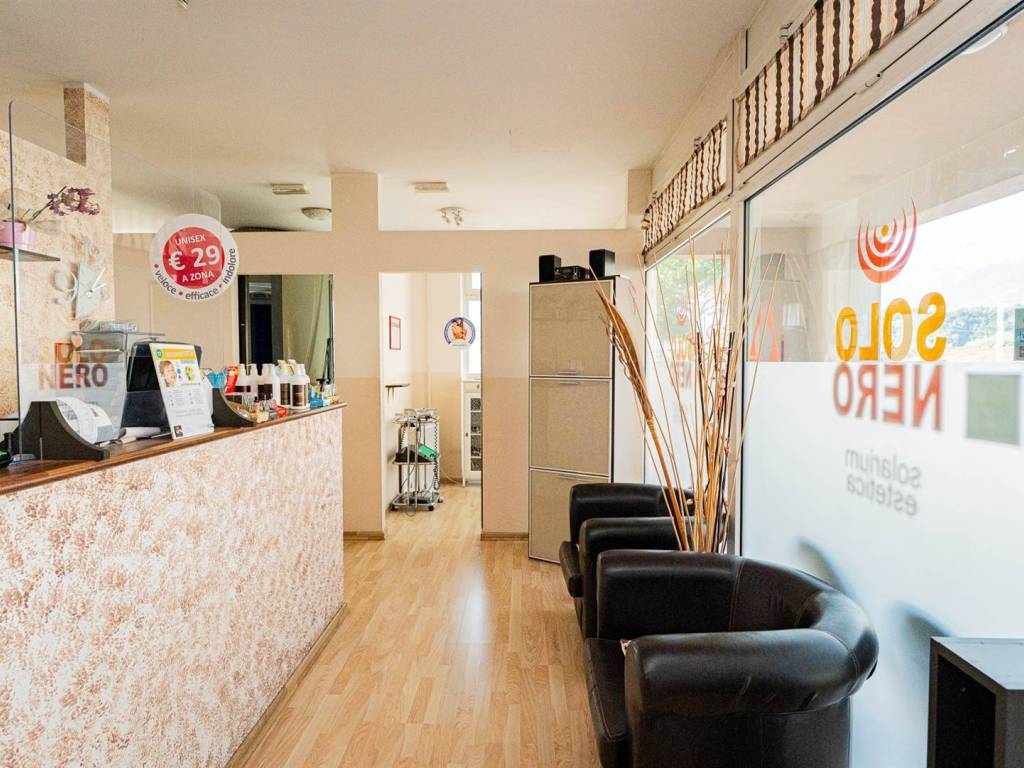 negozio in vendita a Colico in zona Curcio