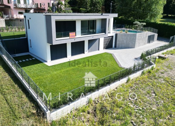 casa indipendente in vendita a Colico