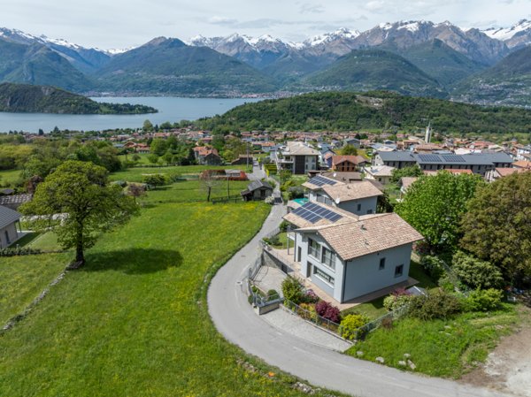 casa indipendente in vendita a Colico