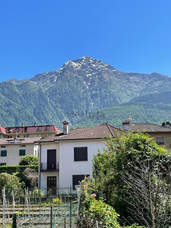 appartamento in vendita a Colico