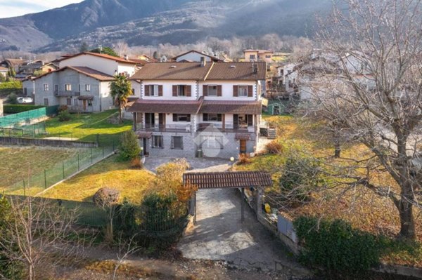 casa indipendente in vendita a Colico