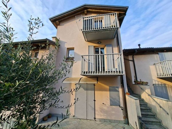 appartamento in vendita a Colico in zona Villatico